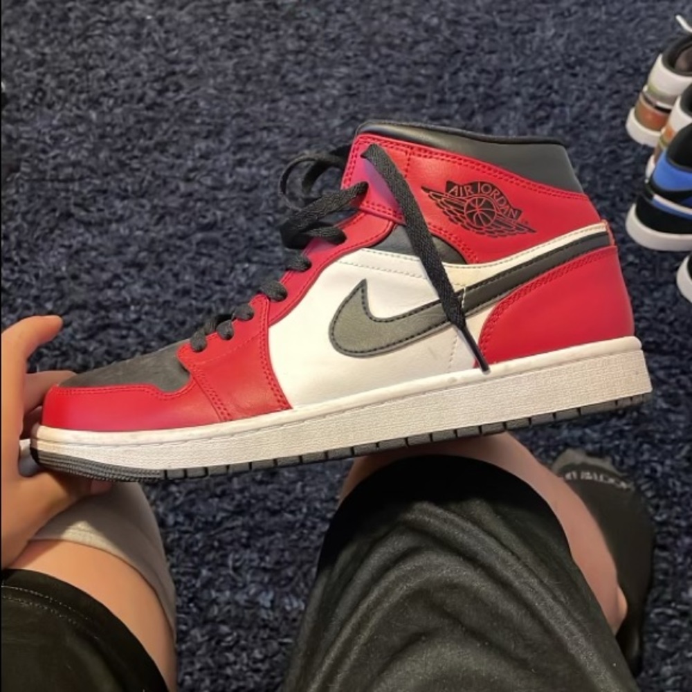 Jordan 1 mid Chicago Toe
